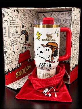 Stanley White & Red Snoopy Quencher Tumbler